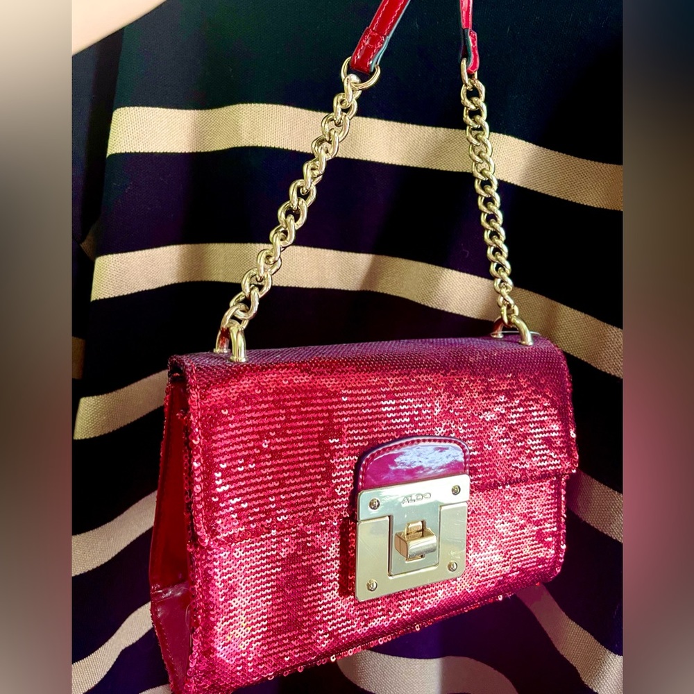 🍒 Cherry Red sequin Aldo purse.Trendy for this autumn and holidays. 🍂  ✨ - Picture 3 of 6